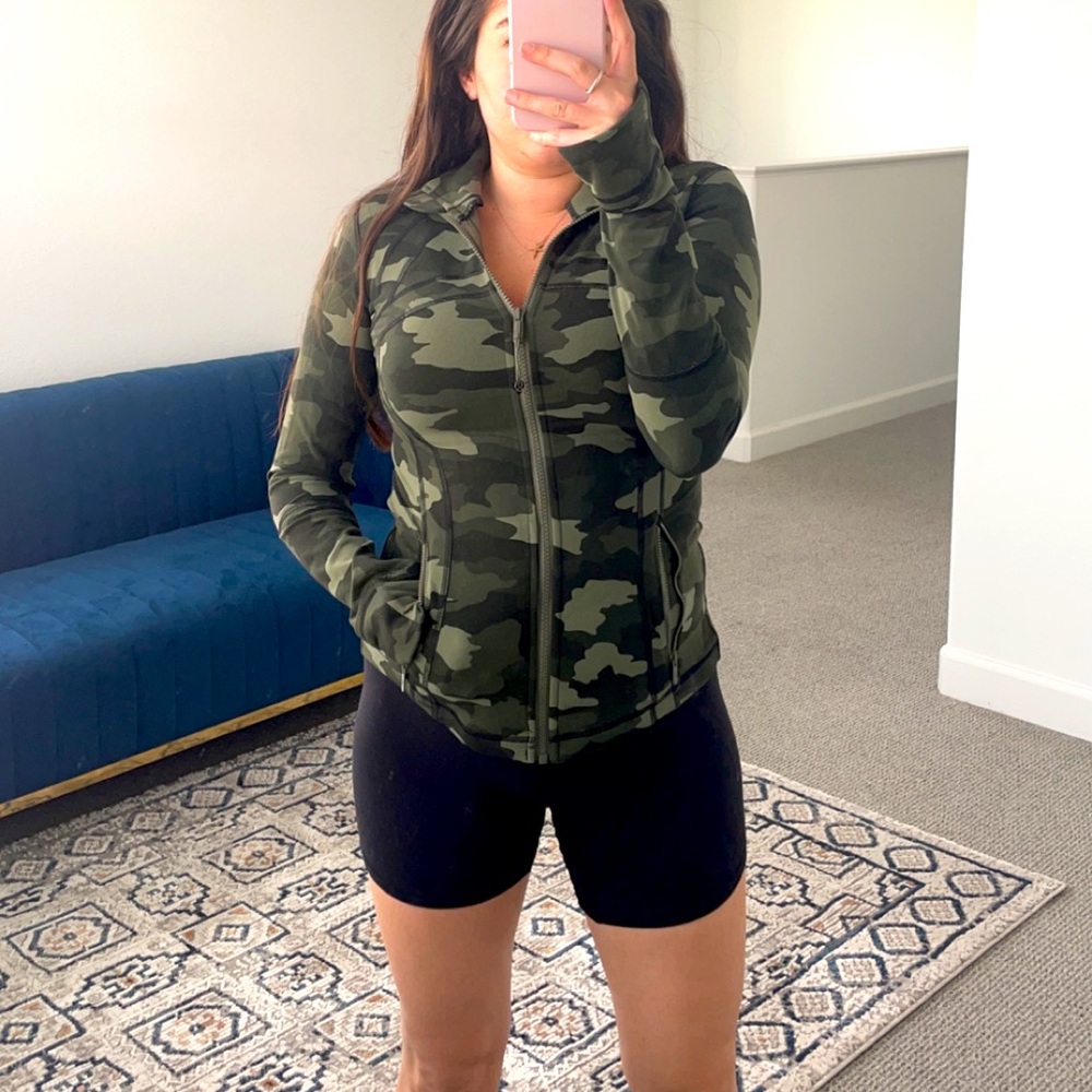 Lululemon define jacket size 6 army green pattern